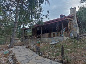 Front of property - Cabañas Niebla Azul (Santiago)