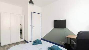 4 slaapkamers, een strijkplank/strijkijzer, reisbedje, internet