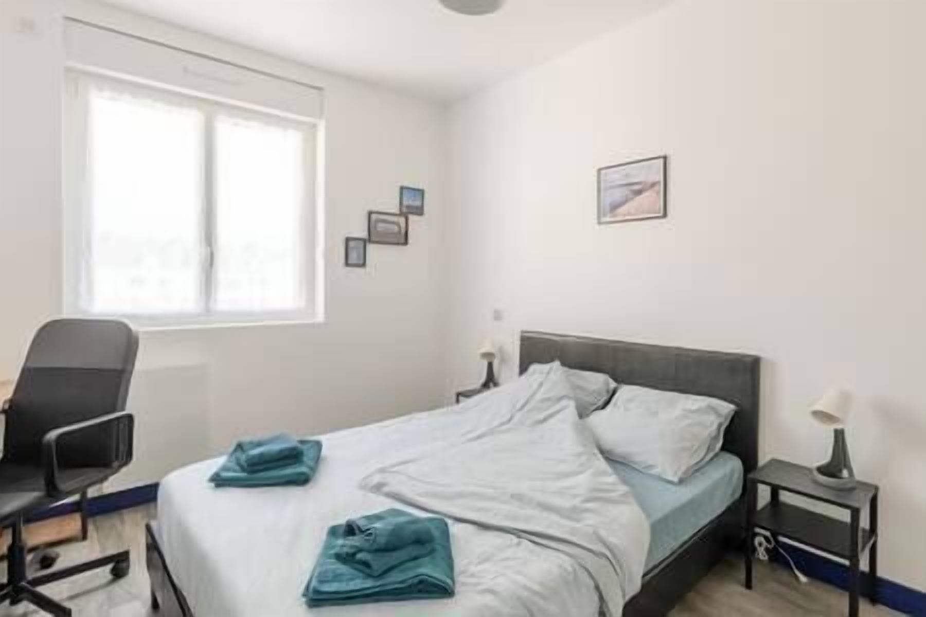 4 chambres, fer et planche à repasser, lit parapluie, accès Internet