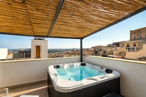 Bain à remous extérieur
