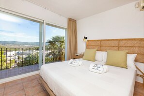 6 bedrooms, iron/ironing board, Internet - Villa near San Antonio, sleeps 11 (Ibiza)