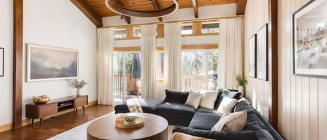 Televisión, futbolito, tenis de mesa y libros