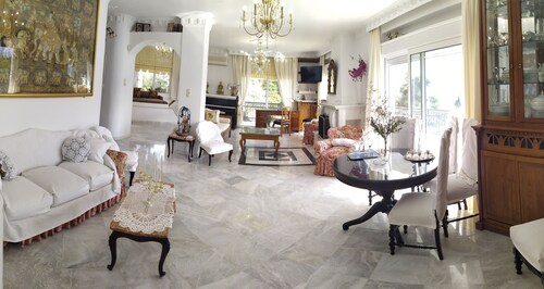 Felicity Seafront Luxury House
