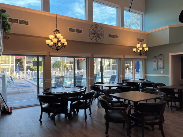 Dining - Beautiful and sunny villa with the view of the pool and lake (Sarasota)