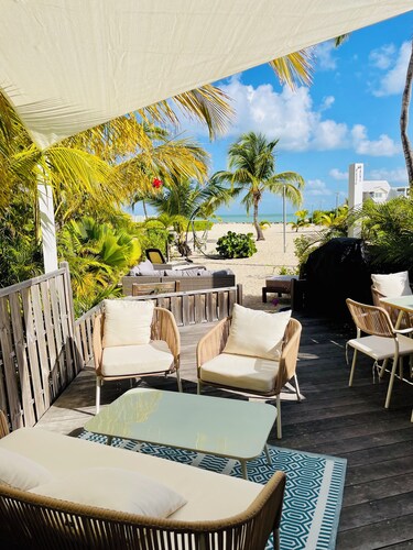 Palm Beach House, Stunning 2 bedrooms beachfront