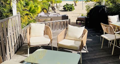 Palm Beach House, Stunning 2 bedrooms beachfront