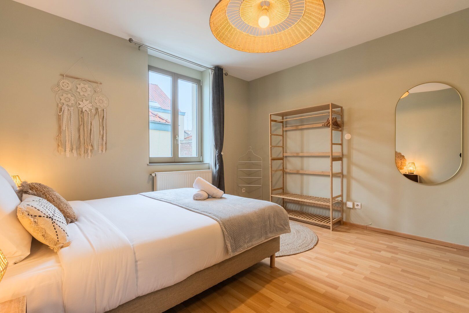 Strykjärn/strykbräda, internet och sängkläder