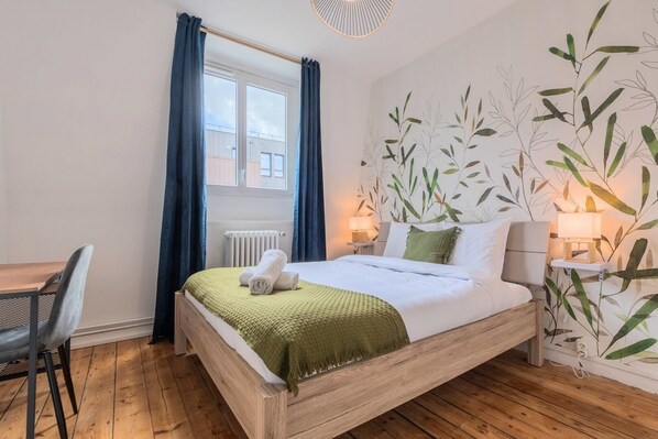 1 bedroom, desk, iron/ironing board, internet