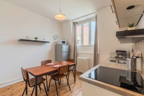 Fridge, microwave, coffee/tea maker, toaster