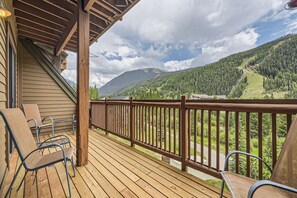 Terrace/patio - Cozy 3 Bedroom Condo/Walk to Lifts/Shared Hot Tubs (Keystone)