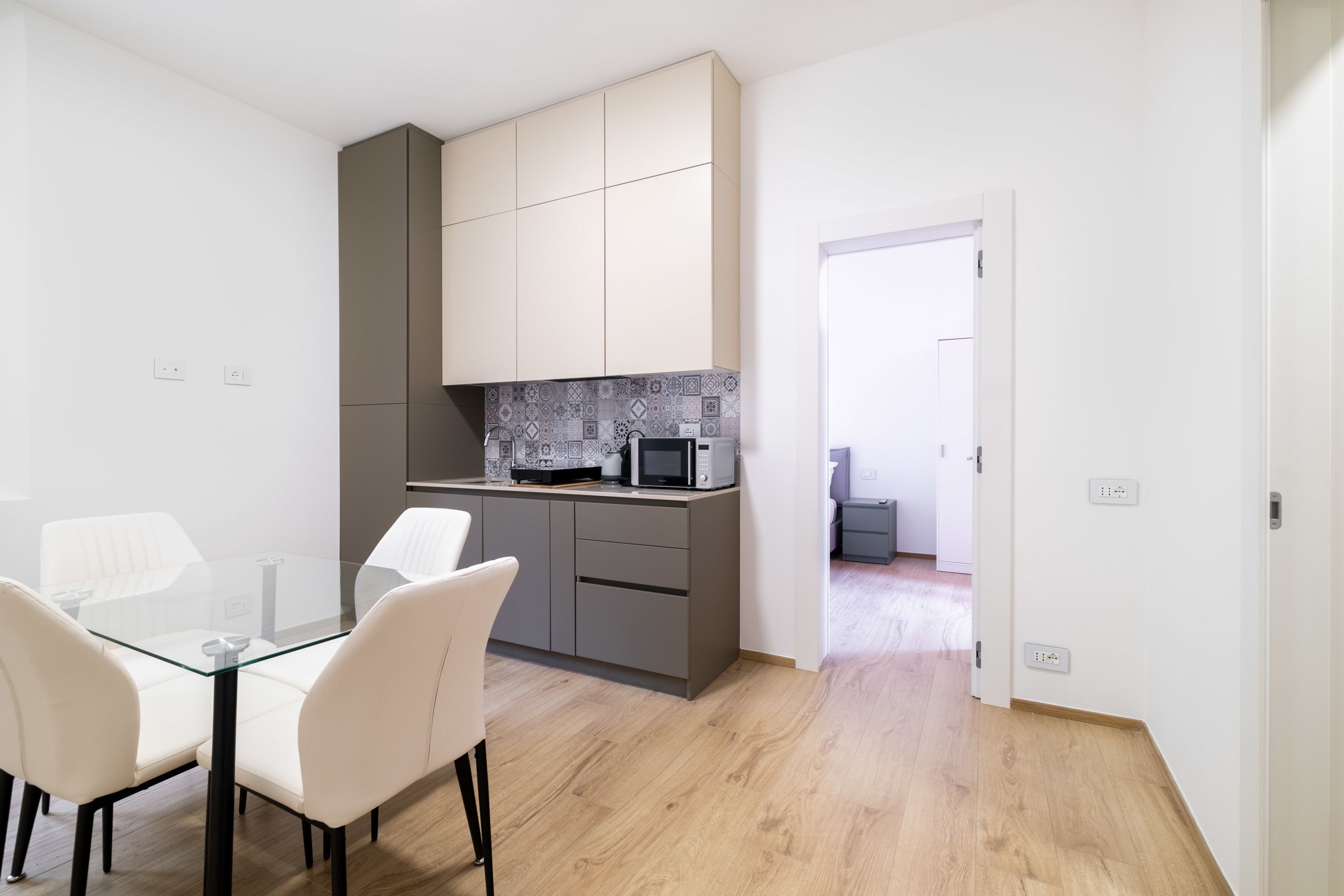 3 habitaciones, escritorio y acceso a internet 