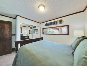 2 slaapkamers, een strijkplank/strijkijzer, gratis wifi, beddengoed