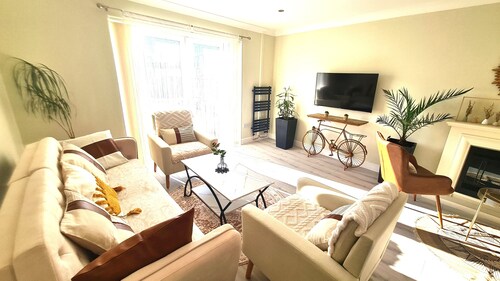 3 Bedroom Serviced Accommodation in Newport
