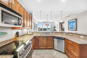 Apartment | 3 bedrooms - Bel Sole 1102 Spacious Water View Beach Access (Gulf Shores)