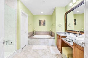 Apartment | 3 bedrooms - Bel Sole 1102 Spacious Water View Beach Access (Gulf Shores)