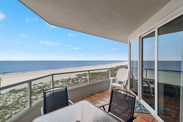 Apartment | 2 bedrooms - Silver Beach 302 Beachfront 3rd Floor Pool (Orange Beach)