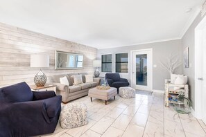 2 bedrooms - Jubilee Landing 306 Beach Bay Boat Slip Pool (Orange Beach)