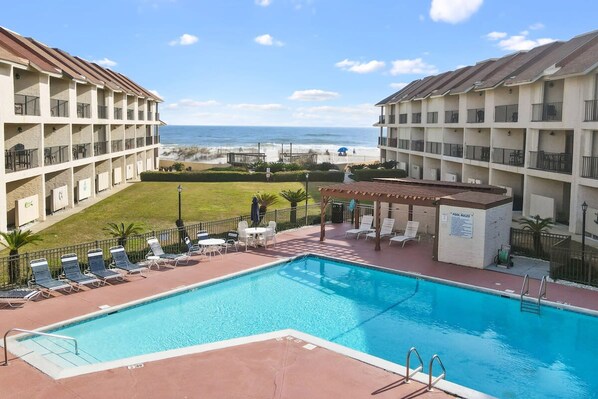 Villa | 2 bedrooms - Gulfside Townhome 32 Beachfront Townhouse w Pool (Gulf Shores)