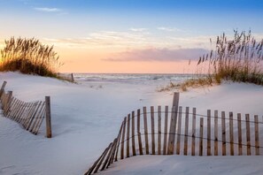 A sandy beach with a wooden fence and tall grasses. - La Casita new Beach Cottage Easy Beach Access (Gulf Shores)