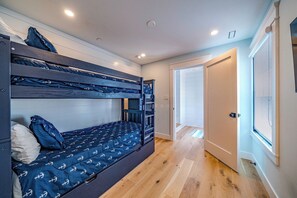 6 slaapkamers, een strijkplank/strijkijzer, gratis wifi, beddengoed