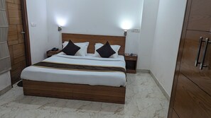 Classic Double Room, Balcony, City View | Desk, soundproofing, free WiFi - Hotel Prime Chhatarpur (New Delhi)