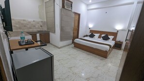 Classic Double Room, Balcony, City View - Hotel Prime Chhatarpur (New Delhi)