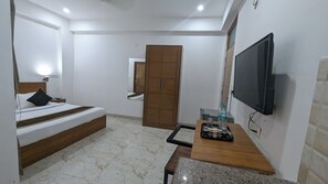 Classic Double Room, Balcony, City View | Desk, soundproofing, free WiFi - Hotel Prime Chhatarpur (New Delhi)