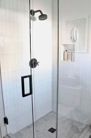 Towels, soap, shampoo, toilet paper