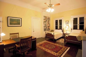 6 bedrooms, desk, iron/ironing board, WiFi