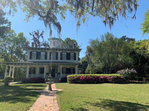Award Winning - Historic Register Mansion - 6-bedroom B&B near Tallahassee I10