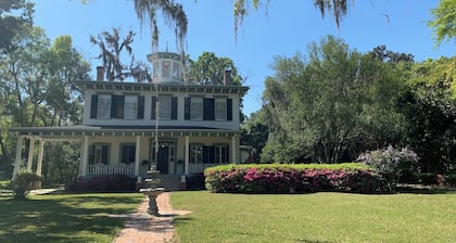 Award Winning - Historic Register Mansion - 6-bedroom B&B near Tallahassee I10