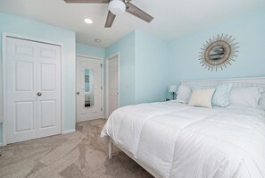 4 bedrooms, desk, travel cot, free WiFi - Downtown Harbor Springs. 10 minutes to the Highlands and Nubs! (Harbor Springs)