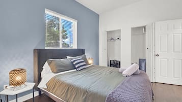 4 habitaciones, tabla de planchar con plancha y cuna de viaje