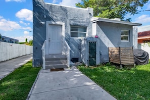 Exterior - Dos Casitas Design District #2 - 4/2 House - 5 minutes from Wynwood and Design (Miami)