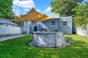 Outdoor spa tub - Dos Casitas Design District #2 - 4/2 House - 5 minutes from Wynwood and Design (Miami)