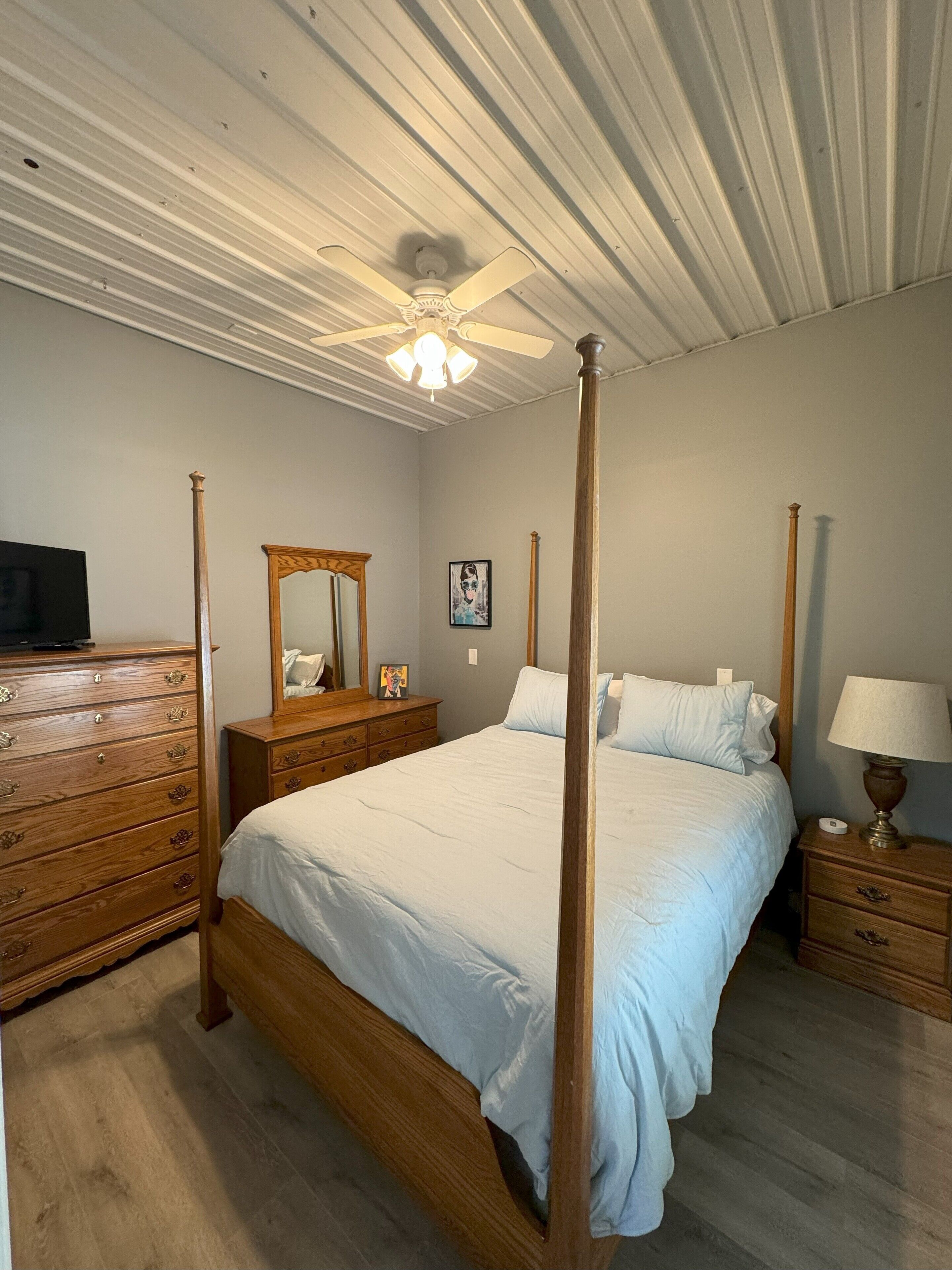 2 makuuhuonetta, silitysrauta/-lauta, ilmainen Wi-Fi, vuodevaatteet