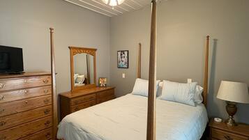 2 bedrooms, iron/ironing board, free WiFi, bed sheets