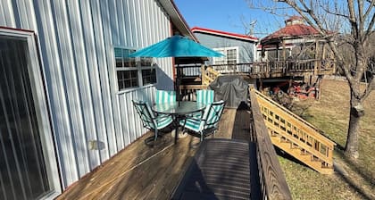 Lake Front charming 2-bedroom house, at Rough River Lake.