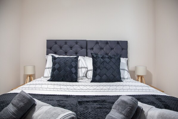 2 chambres, fer et planche à repasser, accès Internet, draps fournis