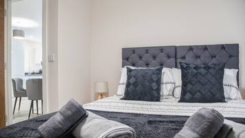 2 bedrooms, iron/ironing board, internet, bed sheets