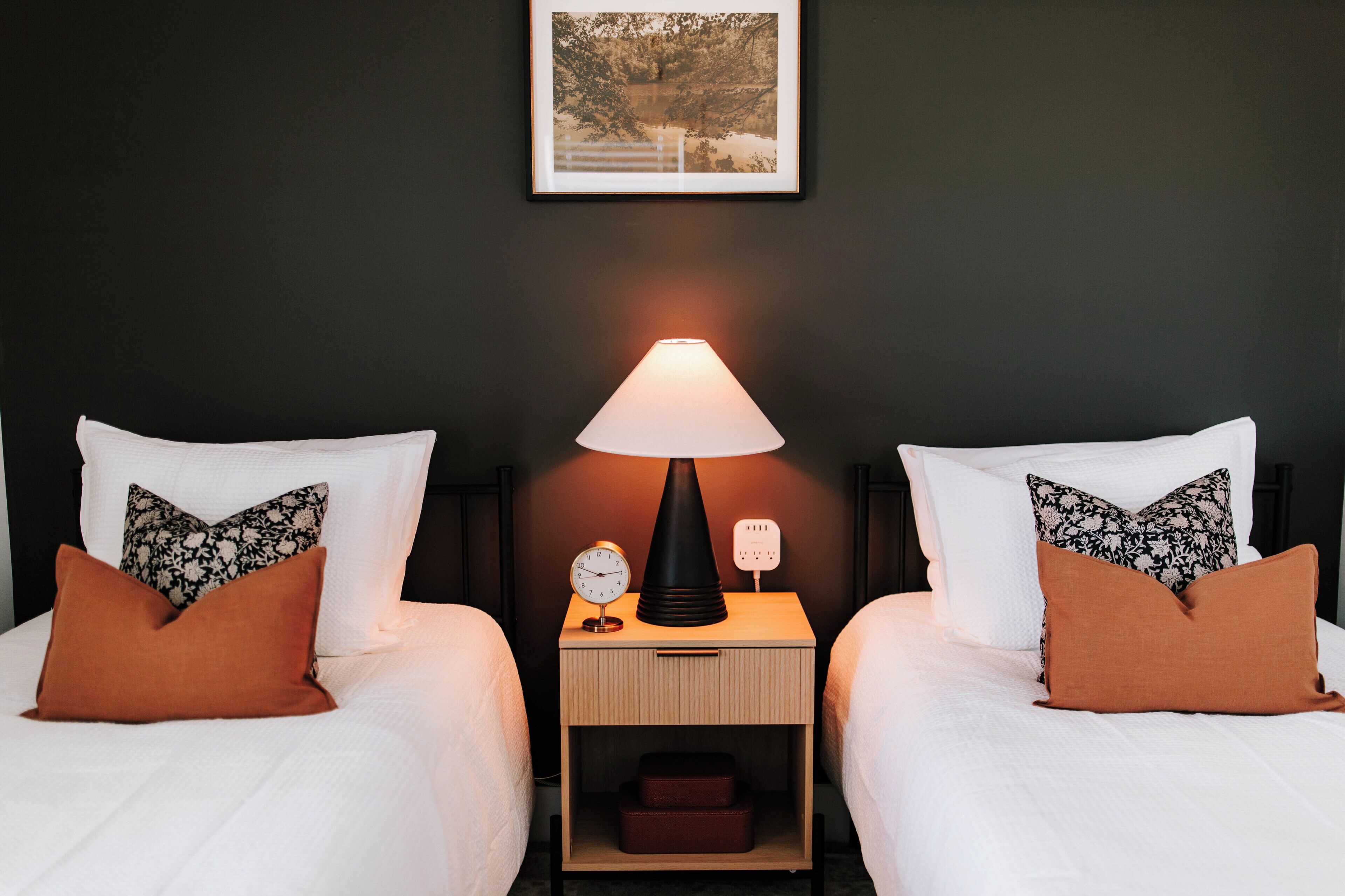 3 bedrooms, desk, iron/ironing board, travel cot