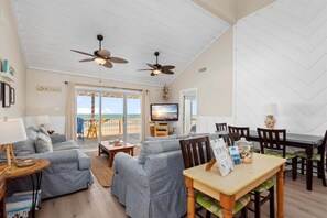 Smart TV - Beachfront | Hot Tub | Pet Friendly | Large Deck (Galveston)