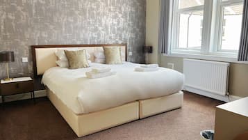 Desk, laptop workspace, iron/ironing board, free WiFi