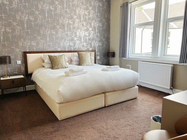 Desk, laptop workspace, iron/ironing board, free WiFi