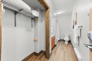 Bathroom - Apex Mountain Lodge (Hedley)