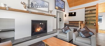 เอเพ็กซ์ เมาน์เทน ลอดจ์