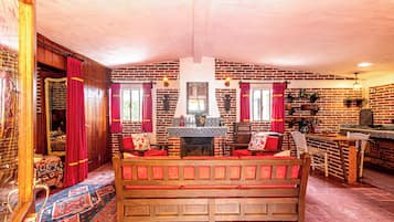 Habitación Deluxe, vista al jardín | Ropa de cama hipoalergénica y wifi gratis