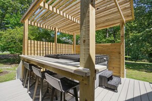 Terrace/patio - House with Hot tub, close to Marina, in a Golf Course Community (Hertford)