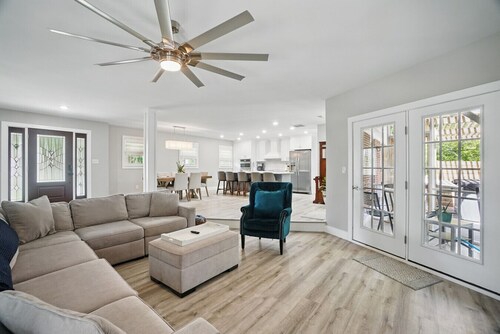 House with Hot tub, close to Marina, in a Golf Course Community