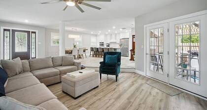 House with Hot tub, close to Marina, in a Golf Course Community